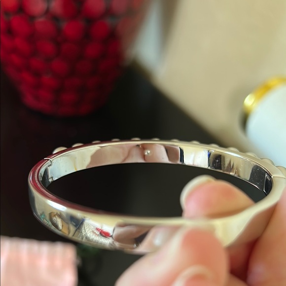 Kate Spade Pearly Delight Faux Pearl Hinged Bangle Silver Tone Bracelet - Picture 8 of 14